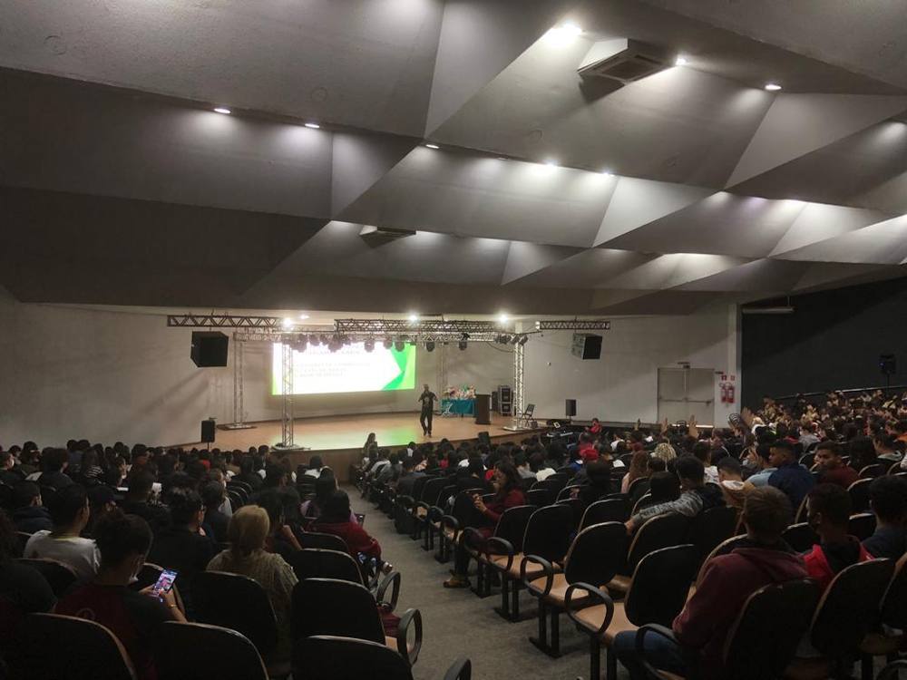 Estudantes no auditório